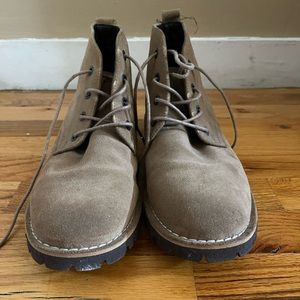 Men Boots in leather.